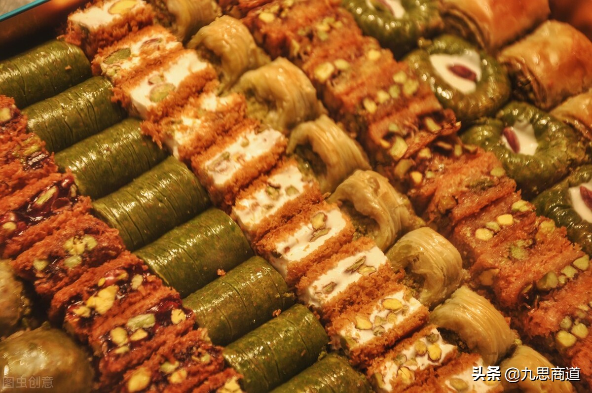 60岁大爷开甜品店，推出免费试吃活动，11天内吸引1300名顾客