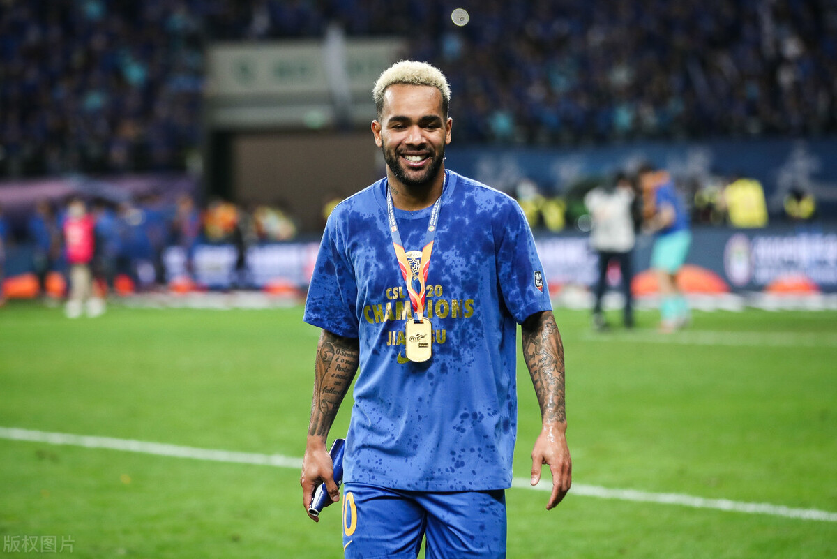 不好！巴西爆出大消息：前苏宁外援想踢世界杯，国足没有机会了