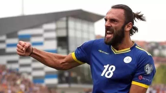 夹缝里寻求生存,夹缝中求生存具有顽强的生命力