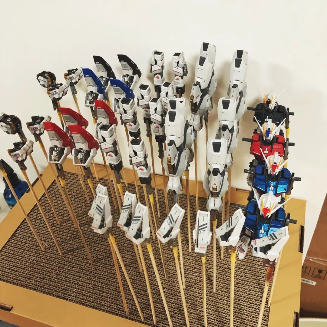 佳作：恐怖的零件数量，龙桃子强袭，四机小队！