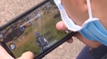 男孩沉迷吃鸡转走父母3万块,小男孩沉迷于吃鸡转走3万块