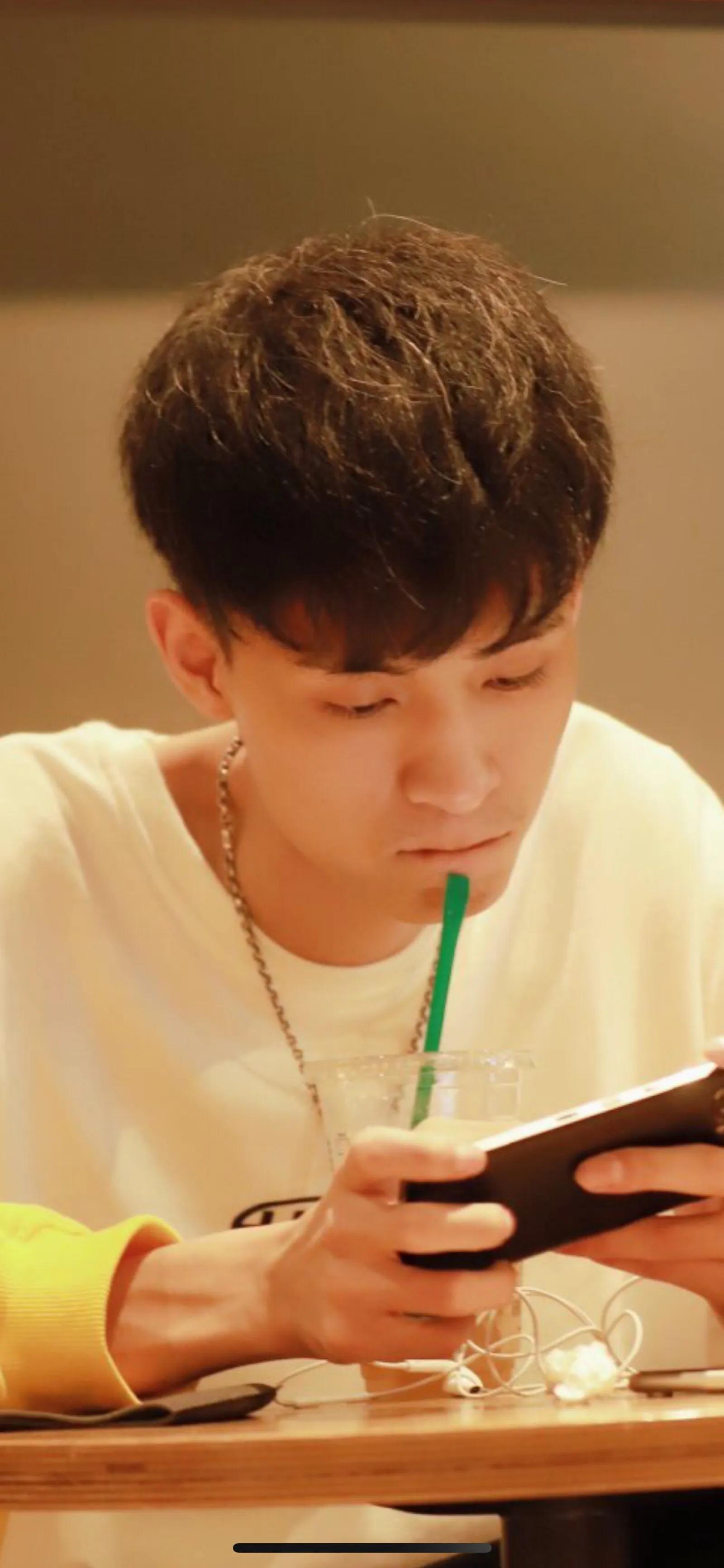 师兄团宠秦霄贤,师父有多宠小徒弟秦霄贤