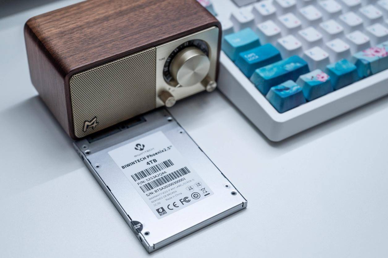 现在最常用固态硬盘跟机械硬盘,入门了解固态硬盘