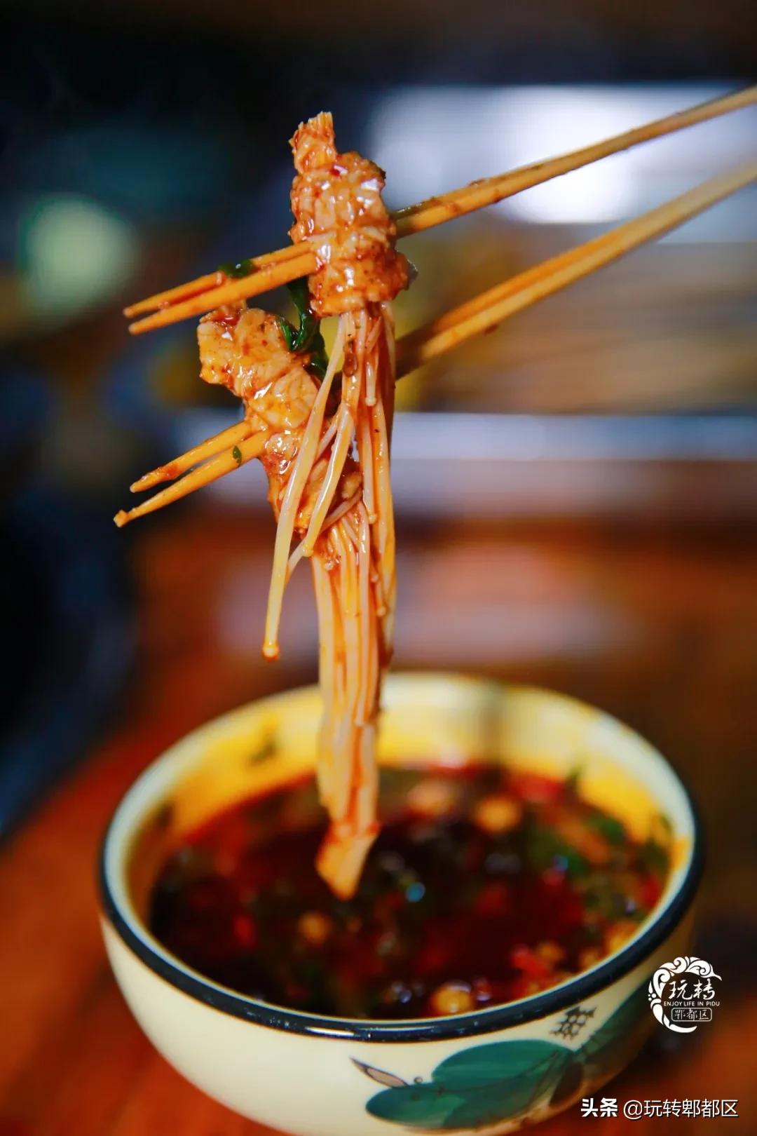 郫都西门新开砂锅串串，来“老屋头”，涮人情味儿