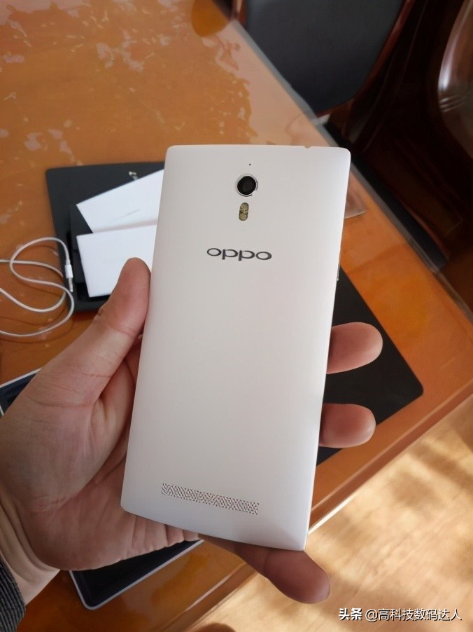 一加9pro和oppofindx3pro哪个好,oppofindx3pro素皮有哪些缺点