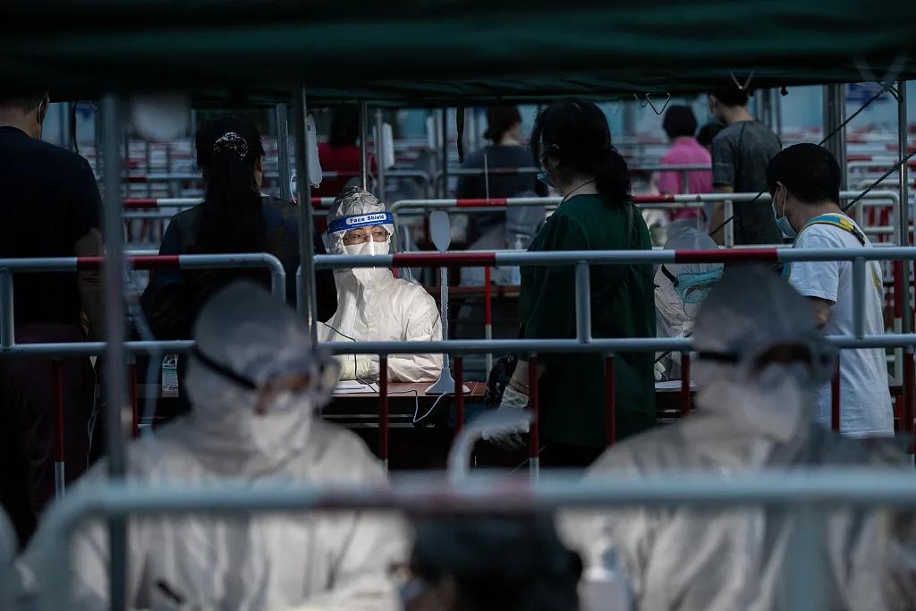 网课、家长群、社区工作……《纽约客》何伟笔下的中国抗疫故事