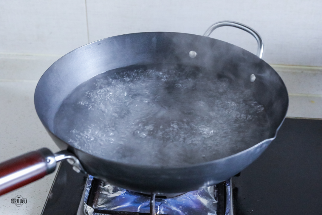 铁锅第一次用怎么处理不粘锅,用过的铁锅怎么不粘锅妙招