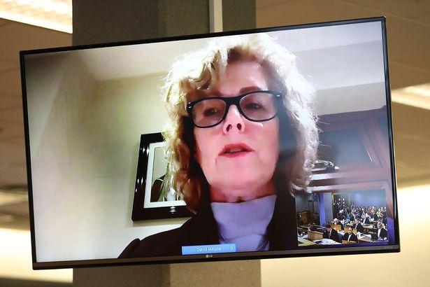 英22岁女子密约男友死亡，男友拍下七张私密尸照，称豪情窒息致死