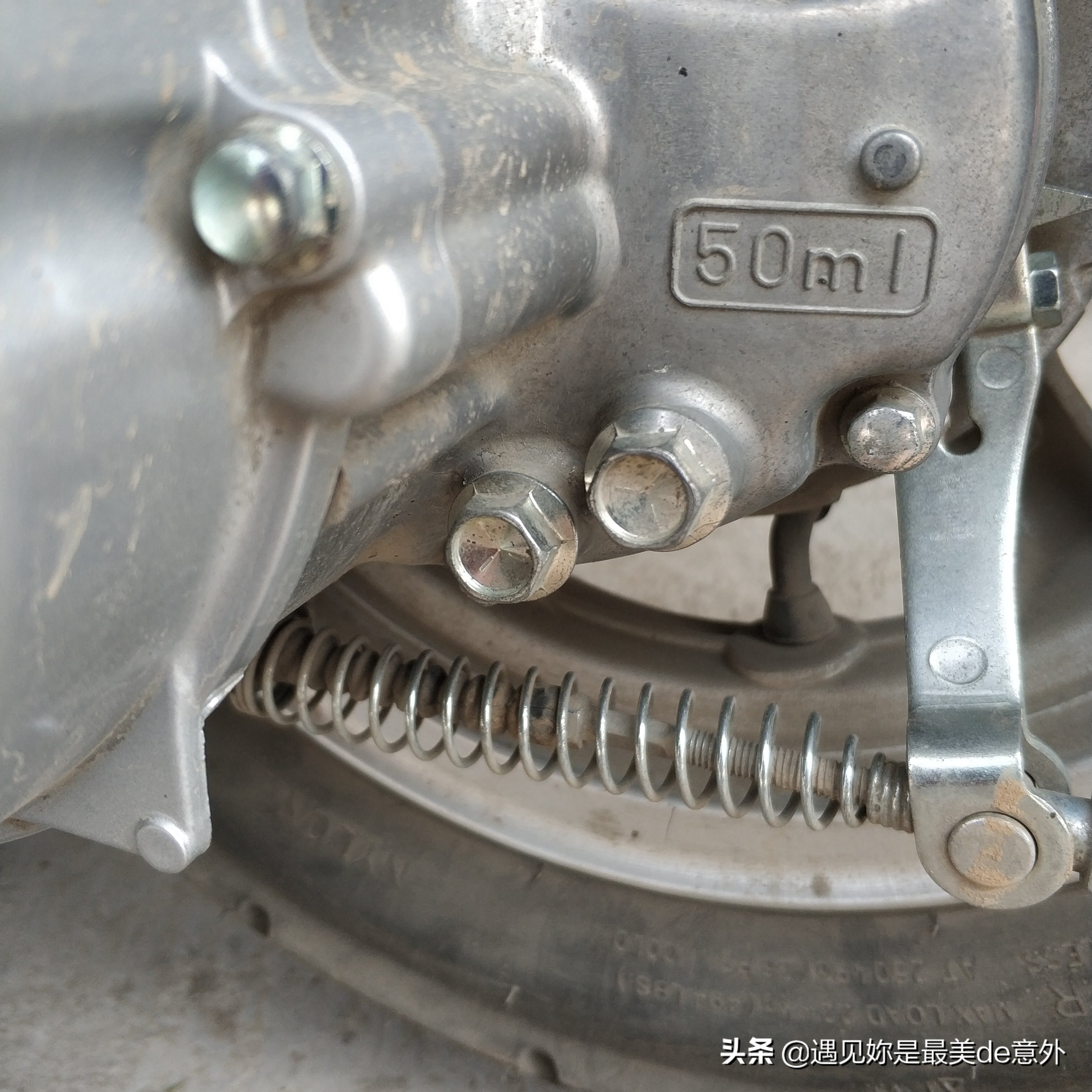 踏板摩托车齿轮油加多了会怎么样,踏板摩托车齿轮油多少公里换一次