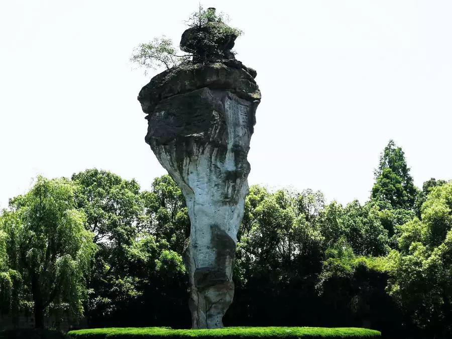 鲁迅笔下的鲁镇是什么样的地方,鲁迅小说中的鲁镇是个怎样的地方