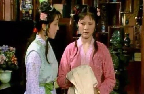 贾宝玉如何对待袭人和晴雯的,贾宝玉为什么给袭人来上一脚