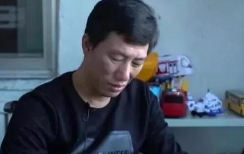 工人路边捡到一个圆柱丧命,山西工人捡到发亮的圆柱