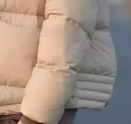 黑色短款面包服怎么搭配哈伦裤,条绒女款加绒哈伦裤配面包服