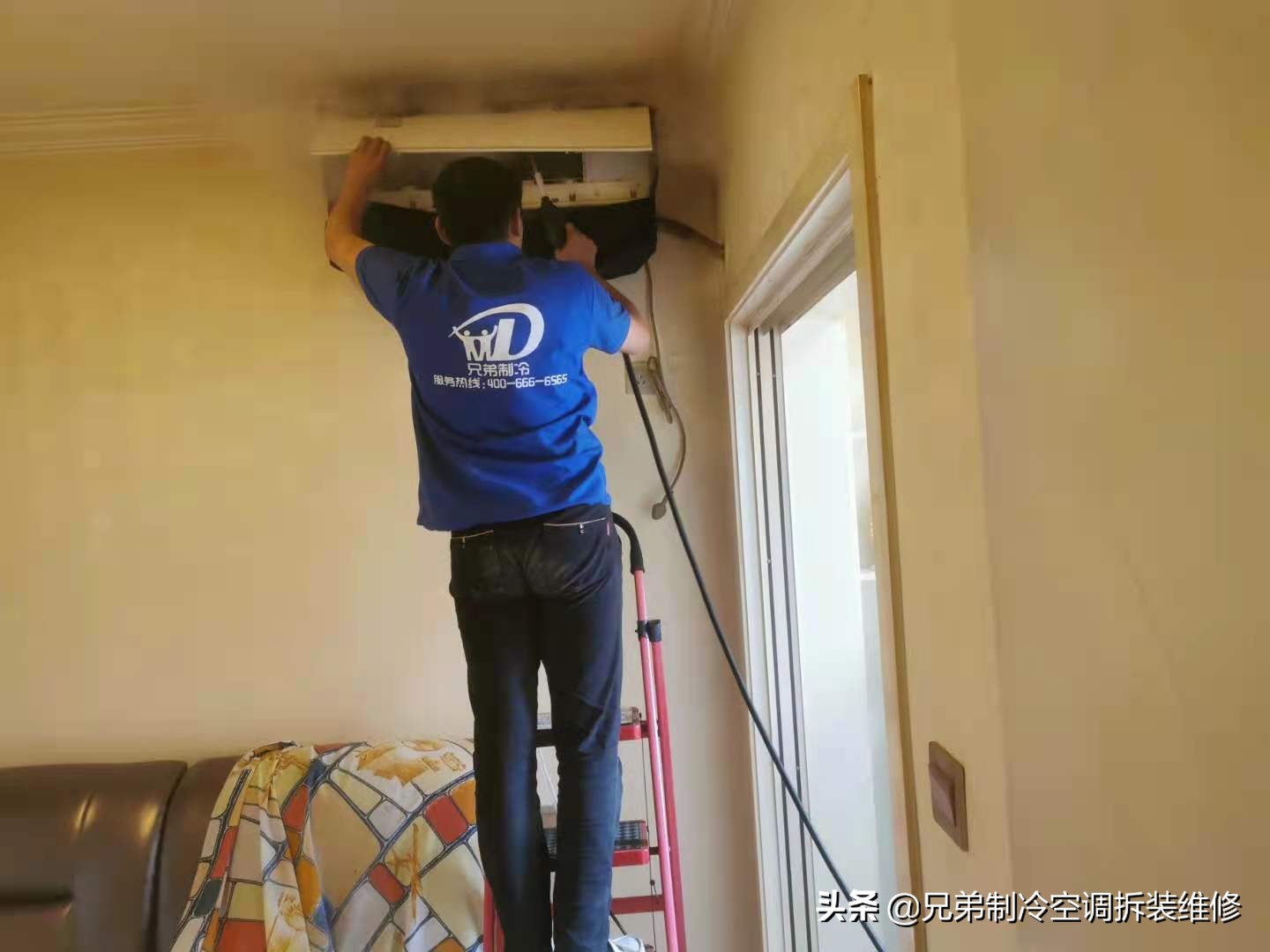 窗式空调清洗视频播放,空调清洗保养多少钱一次