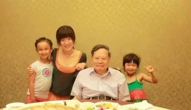 翁帆婚姻第一任丈夫过得好吗,42岁翁帆嫁给了谁