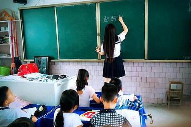 爸爸姓李给儿子取名老师不敢点名,爸爸姓李妈妈姓李给小孩取名字