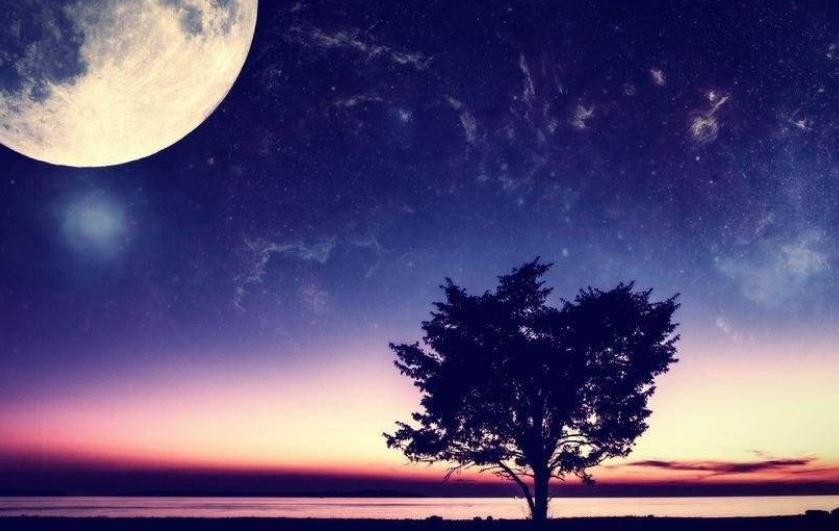 日照香炉生紫烟描述的是什么,日照香炉生紫烟古诗解读