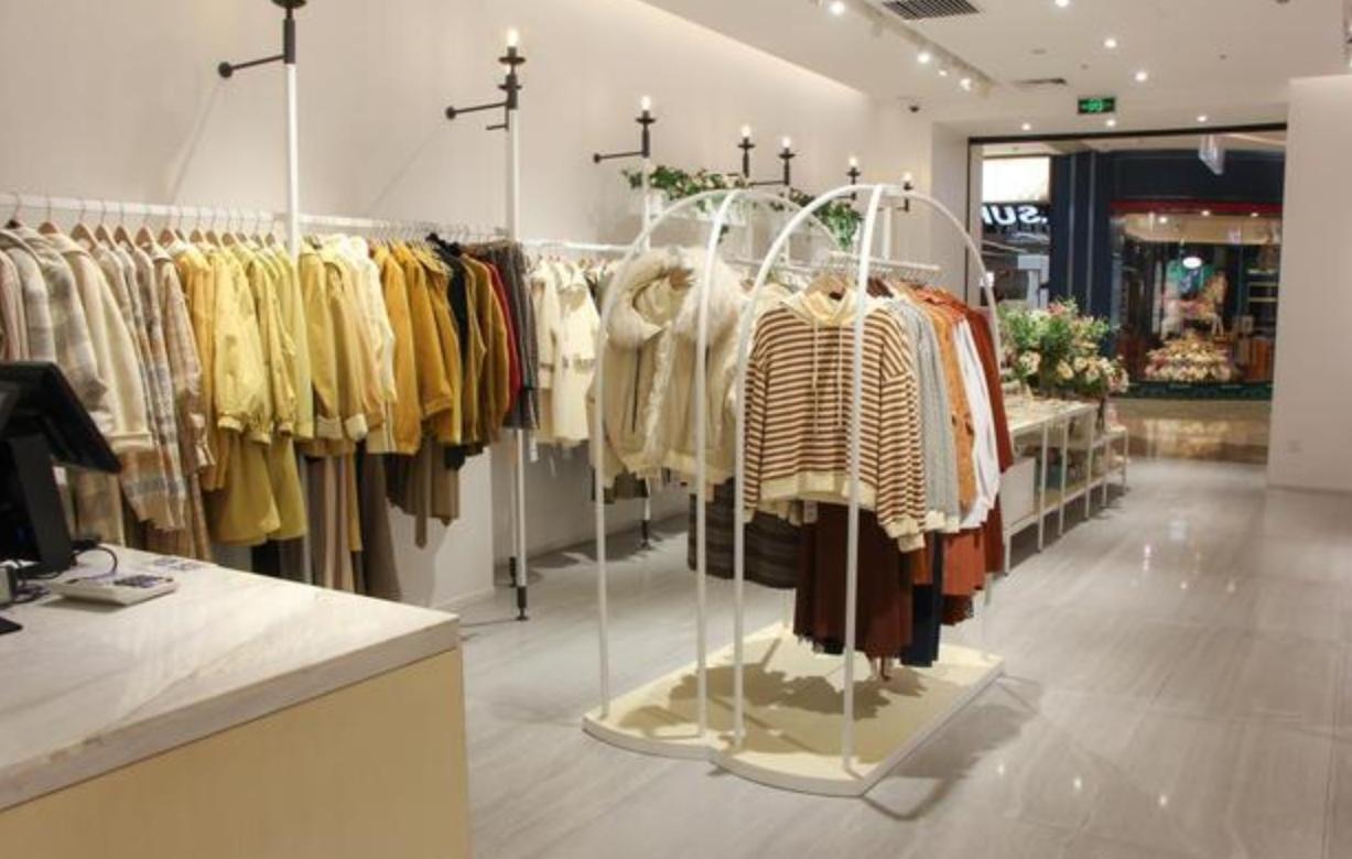 网上400元的衣服实体店多少,网上卖衣服都几十元一件