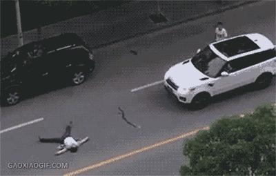 踢不到球的搞笑视频,踢不进球门搞笑名场面