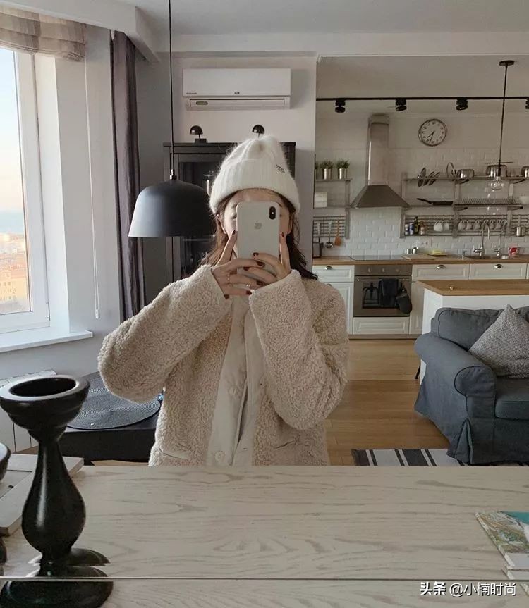 小麦肤色适合衣服颜色穿搭口诀,黑黄暗沉皮肤适合怎样穿搭