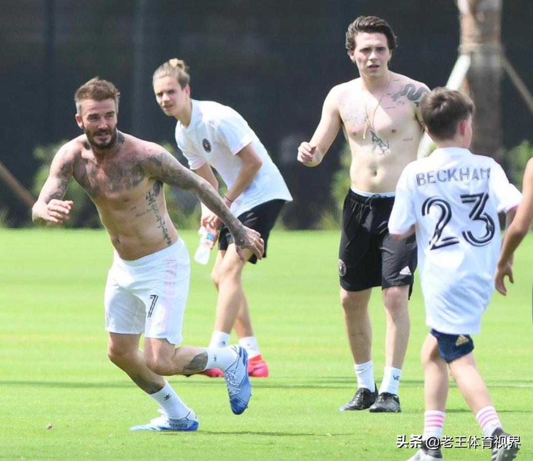 贝克汉姆现照,贝克汉姆腹肌照