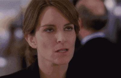 女厕所里有个男人把脸贴在地面上……