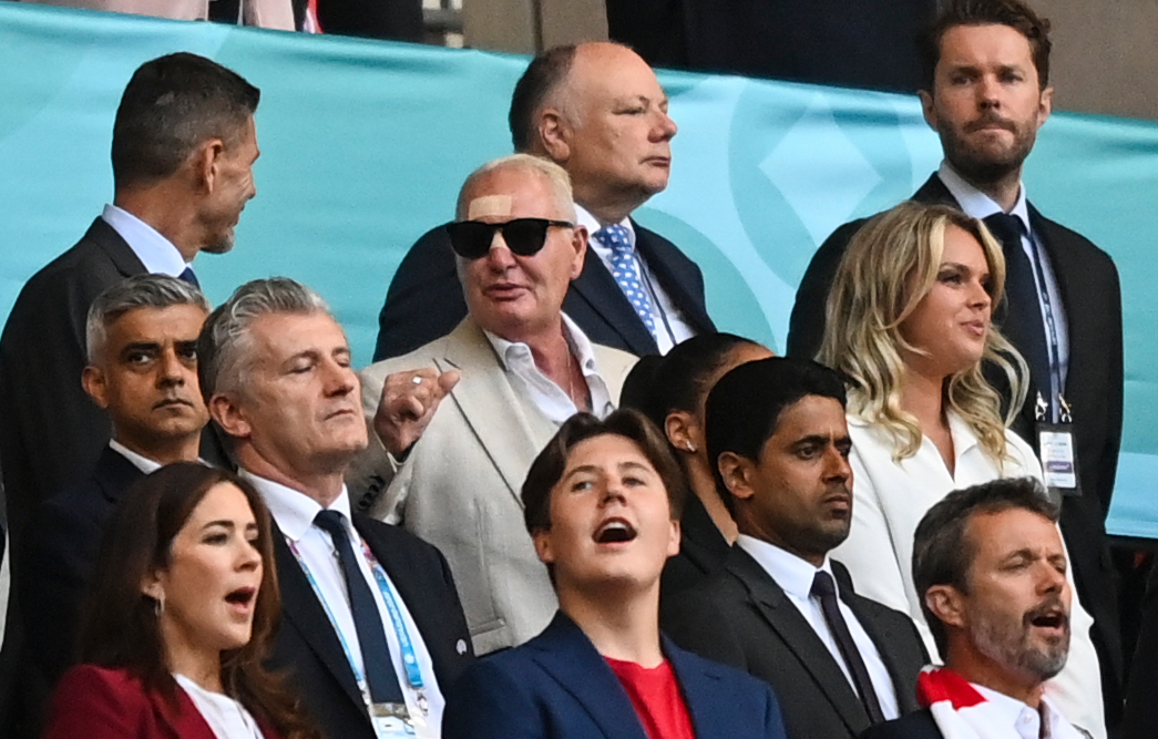 英格兰2:1丹麦,英格兰vs丹麦2-1英国球迷