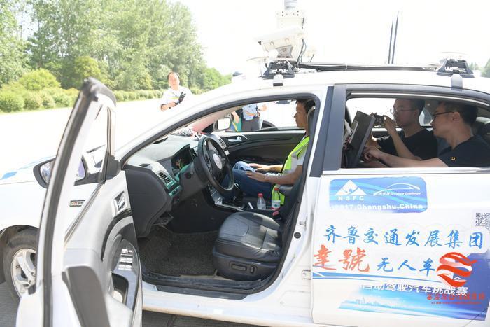 无人驾驶汽车现场演示，定制网约车实现轮椅上下——西安市交通运输行业科技创新最新成果亮相