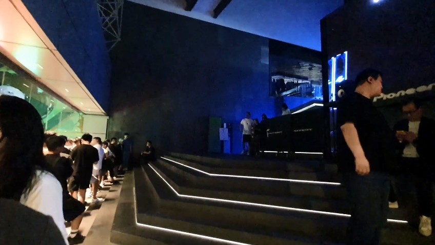 上海酒吧街淮海中路,夜游上海酒吧街