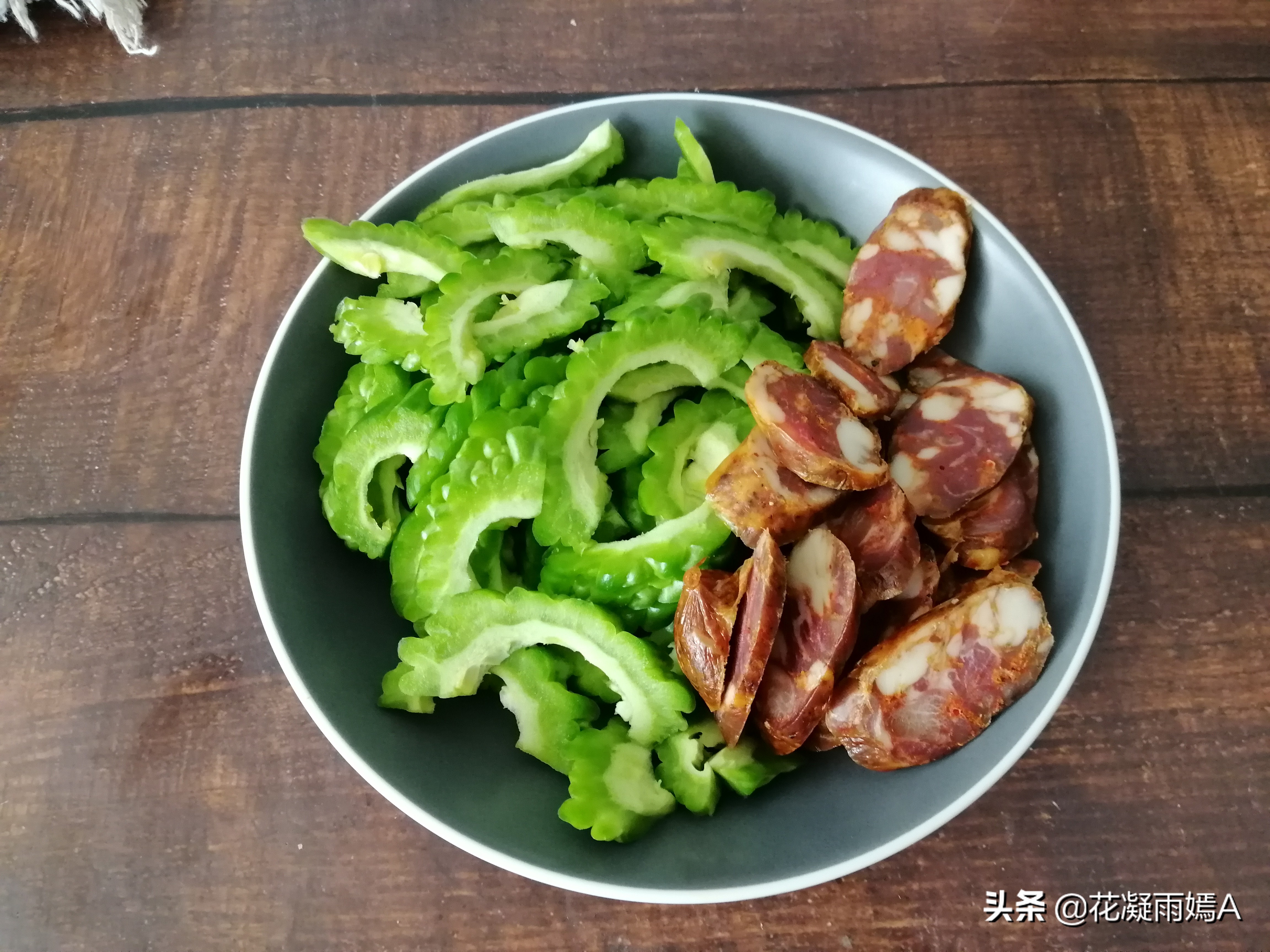 夏天要多吃苦瓜才解暑教你新吃法,炎炎夏日多吃瓜补水防暑