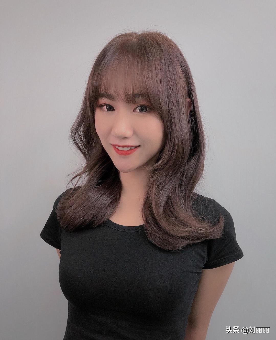 好看简单的女神中长款发型,最流行好看发型女生