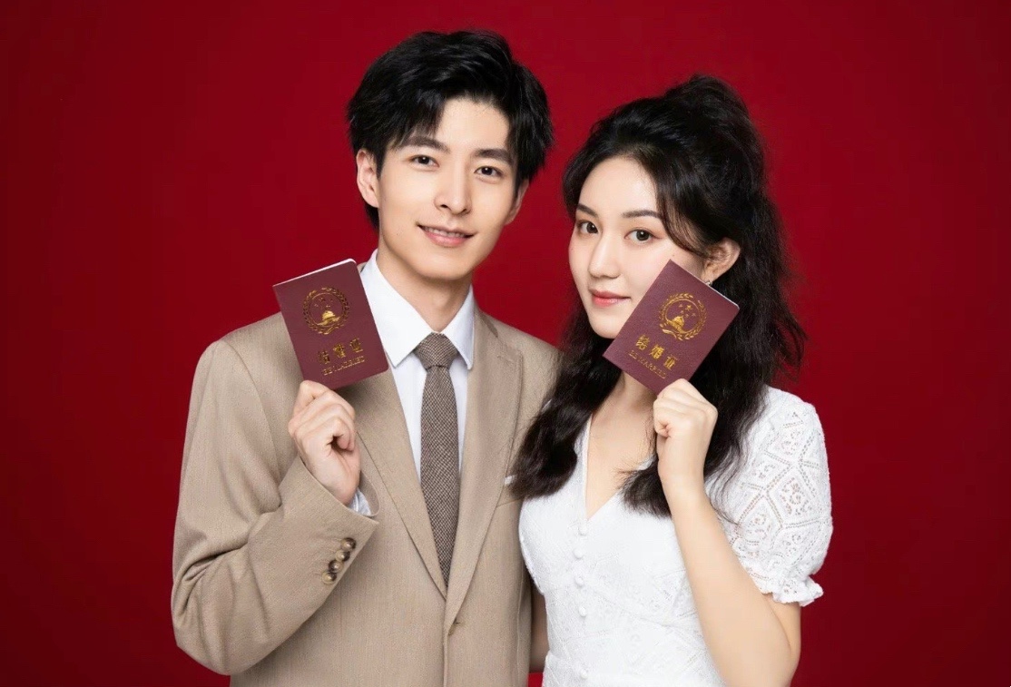 恭喜！27岁学霸男星官宣结婚，晒结婚照郎才女貌，曾是北大校草