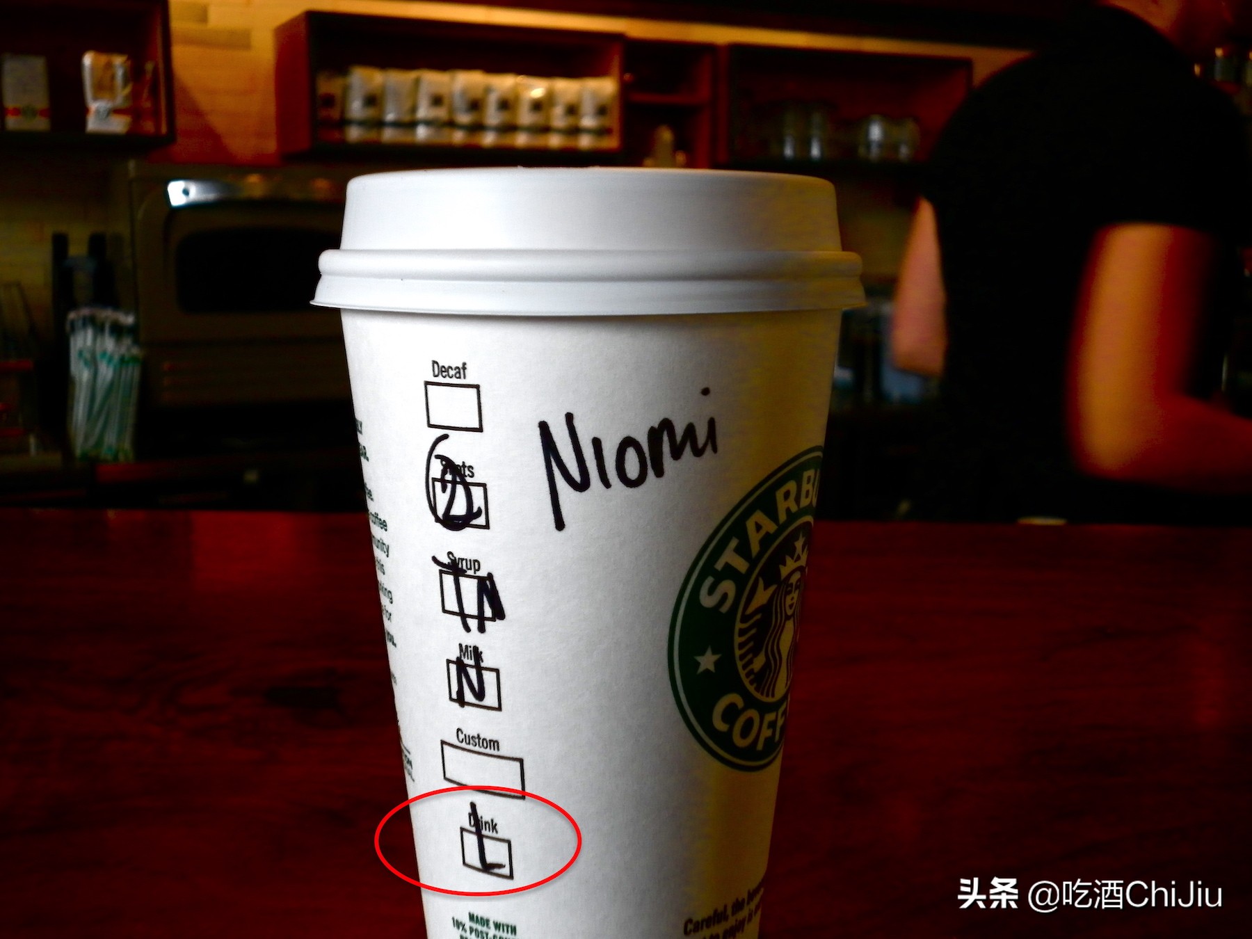 星巴克纸杯上的框框和英文字母，都藏着什么意思？