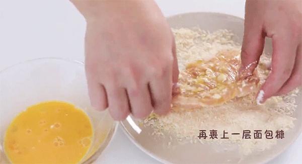 在家自制香酥炸鸡排，金黄酥脆，外酥里嫩，比吃肯德基还过瘾