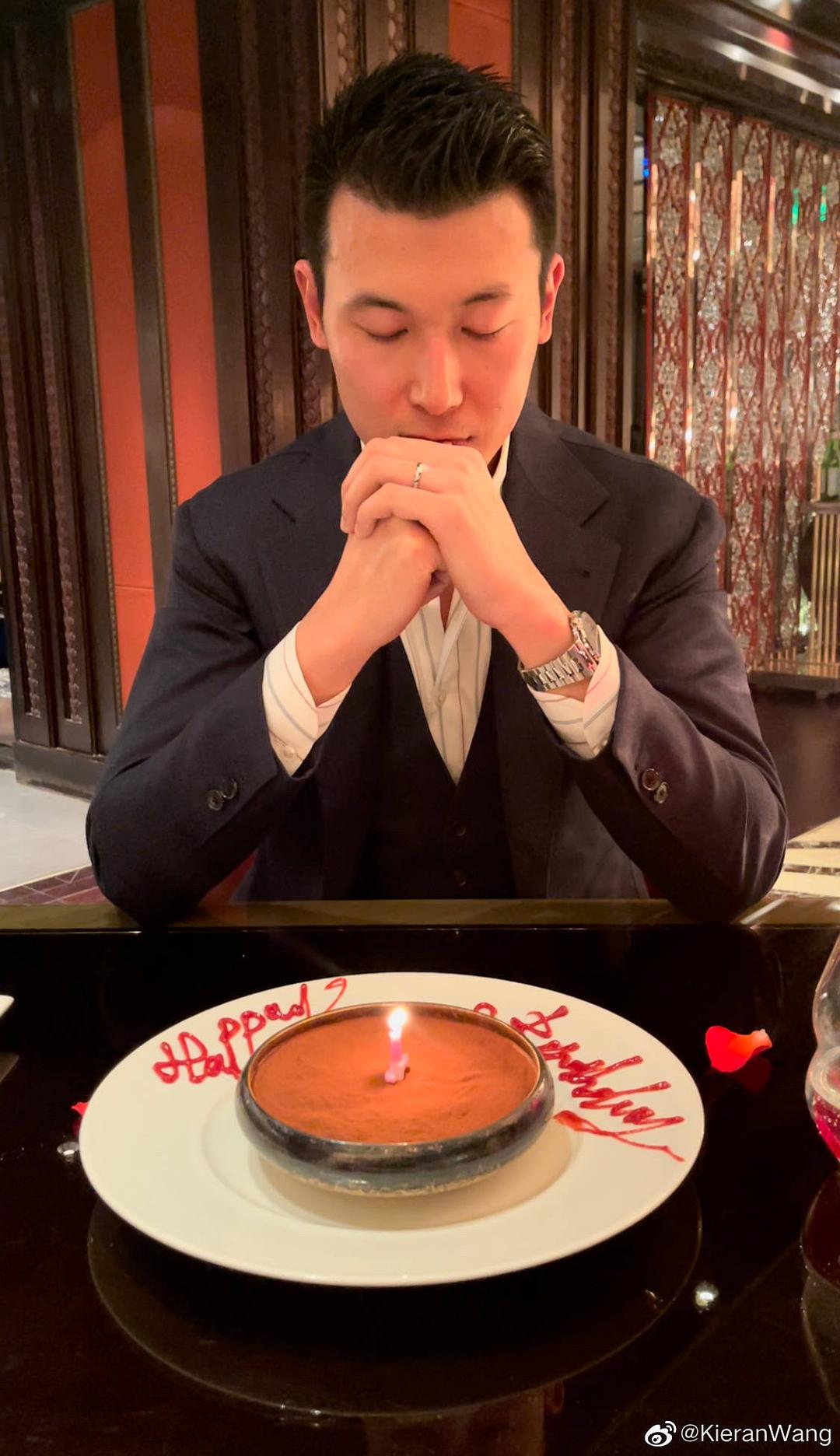 朱珠穿婚纱美出新高,朱珠年轻时样子