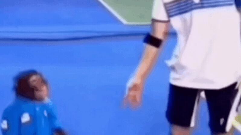 搞笑GIF:女朋友问我是什么，我说是洗衣粉，她怎么把我拉黑了？