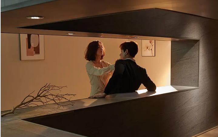 盘点婆婆奇葩事：儿子送儿媳礼物也要管，给孙子吃奇怪的草药