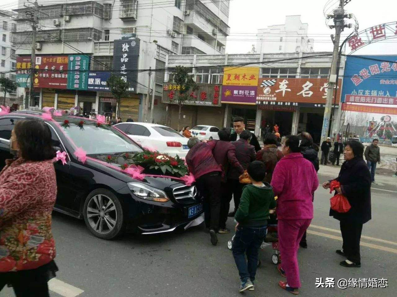 拦婚车是什么习俗,遇到阻拦婚车咋说