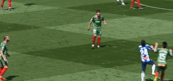 武磊的表现令对手称赞,武磊出场让皮克难受视频