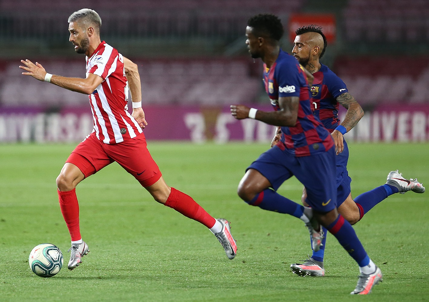 争议2-2！裁判在巴萨主场助皇马？梅西60分钟暴怒不忍了