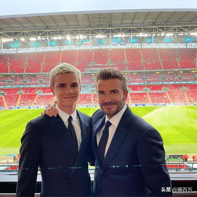 贝克汉姆小儿子克鲁兹穿drew,贝克汉姆晒小儿子克鲁兹工作照