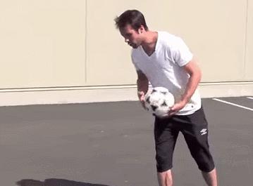 足球技巧颠球教案,足球基础过人技巧教学