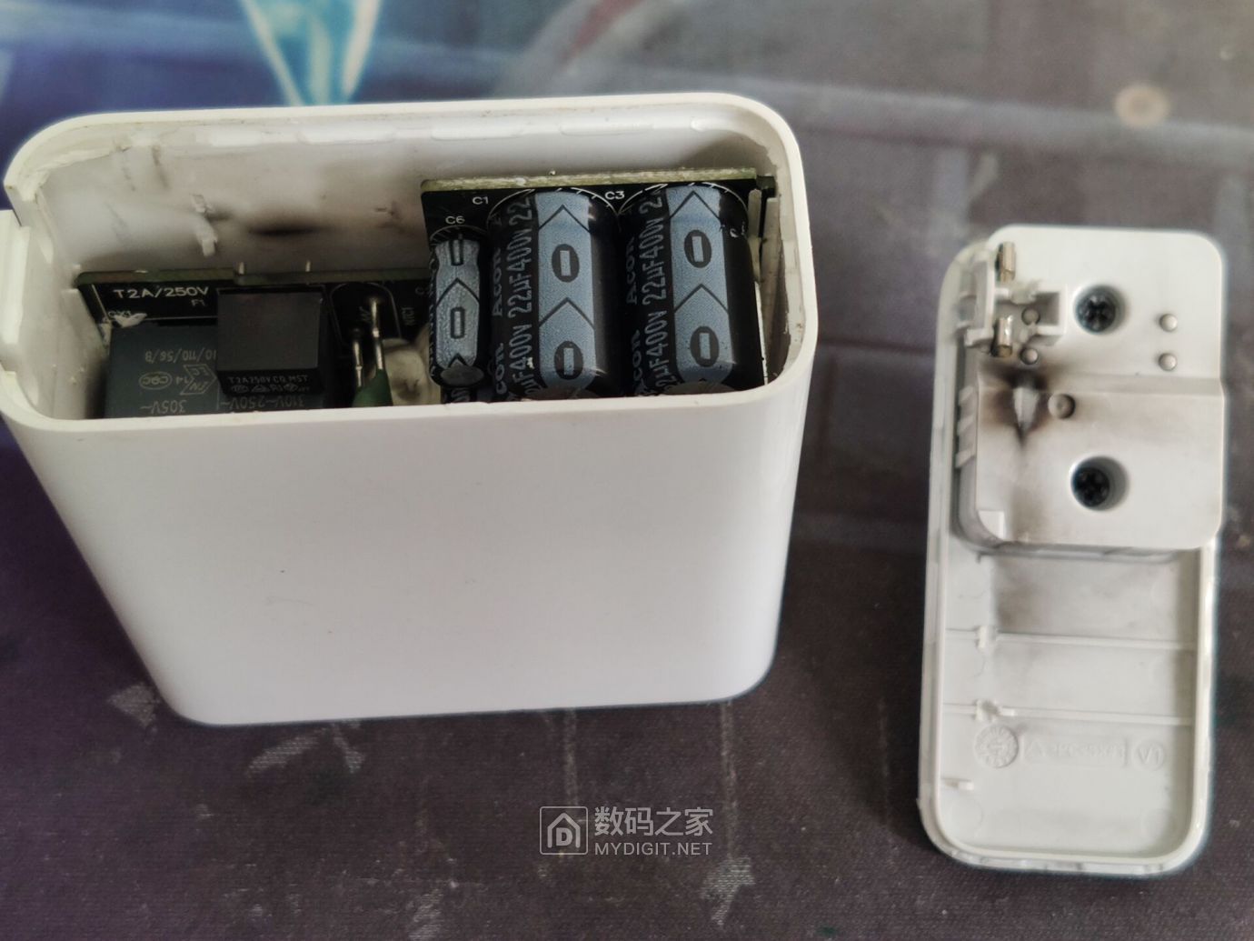 小米22.5瓦充电器拆解,小米120瓦充电器如何拆开维修
