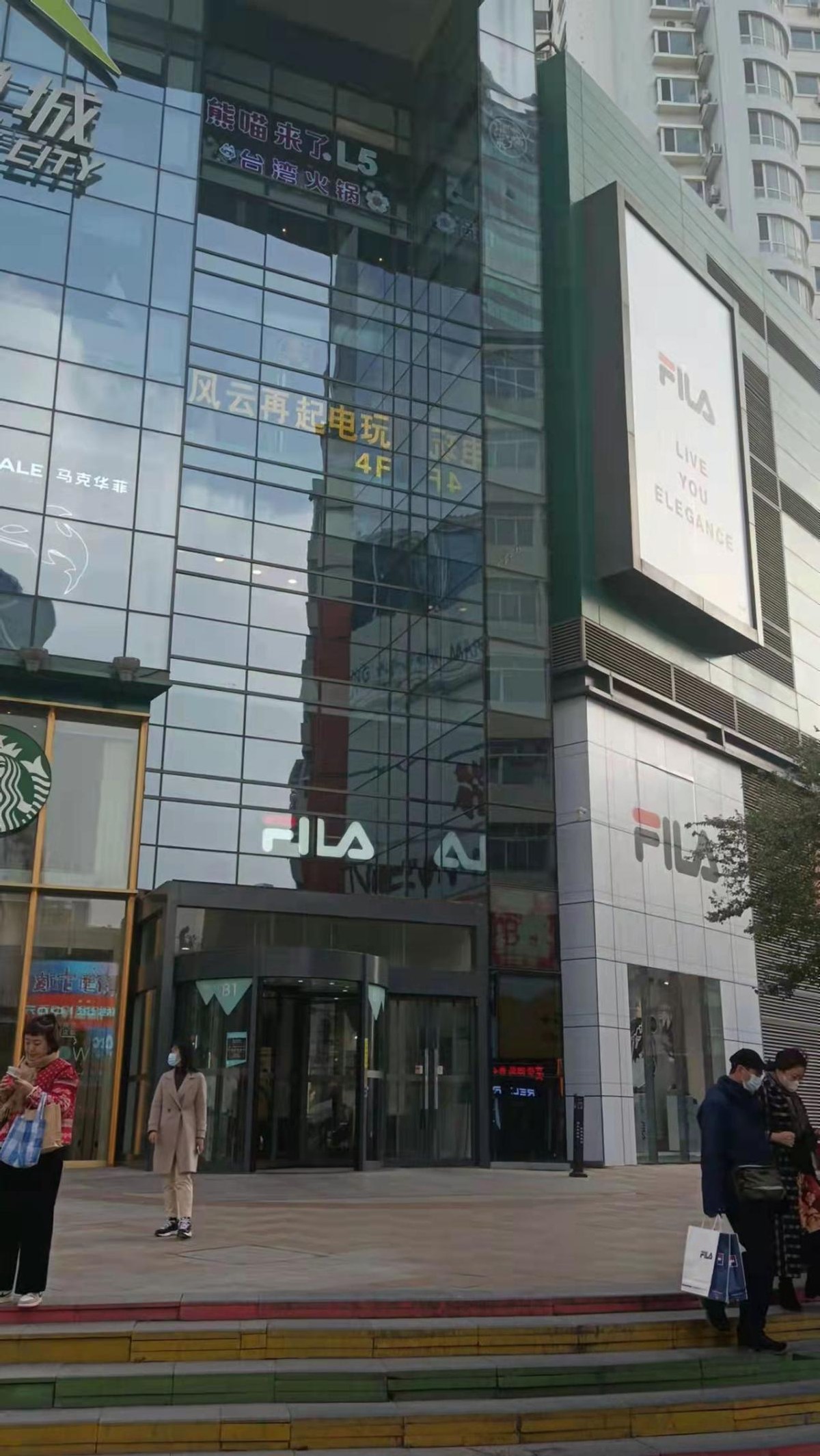 李宁神秘人巡店,李宁中街店