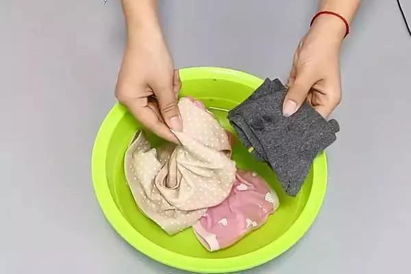 刚买来的牛仔裤能不能用洗衣机洗,新买的内裤能用洗衣机洗吗