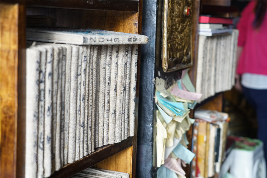 去拉萨旅游的步行街,突然想去拉萨的心情