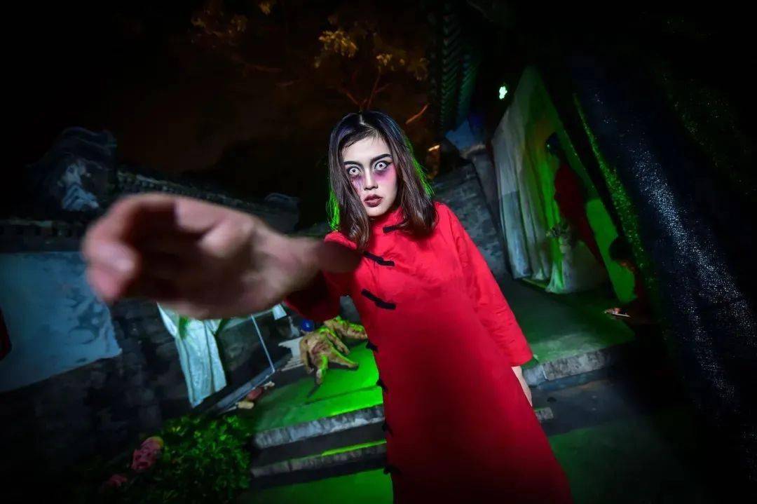 双重梦境梦到女鬼,在街上梦到一个穿古装的女孩