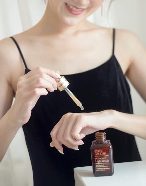 雅诗兰黛小棕瓶使用方法详解,雅诗兰黛小棕瓶功效怎么用