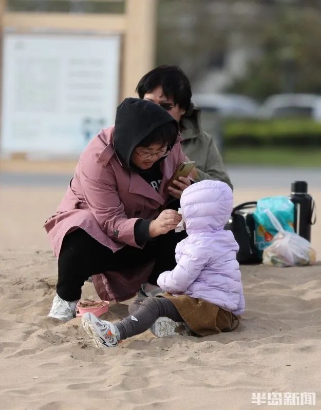 奥特曼拯救人类被怪兽打了,拯救地球奥特曼