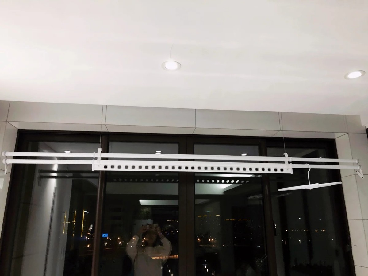 只有一个阳台又如何，学他晾衣杆装窗帘盒里，分分钟拯救室内颜值